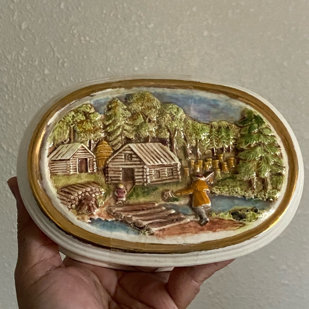 #5- HERSHEY 1982 Outdoor Cabin 3D Oval Ceramic Trinket Dish w/ Lid